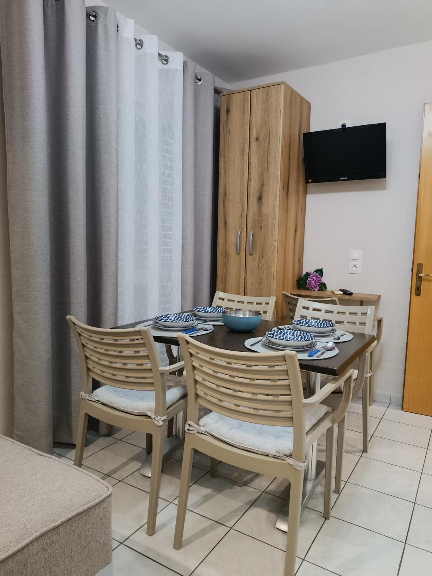 Hotel apartamentowy Anastasia *